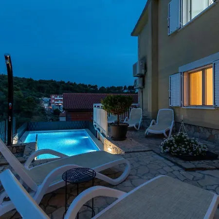 Spacious In A Quiet Area *
