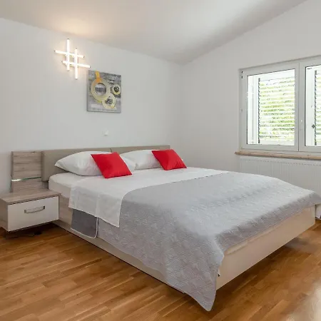 Spacious In A Quiet Area * 特罗吉尔