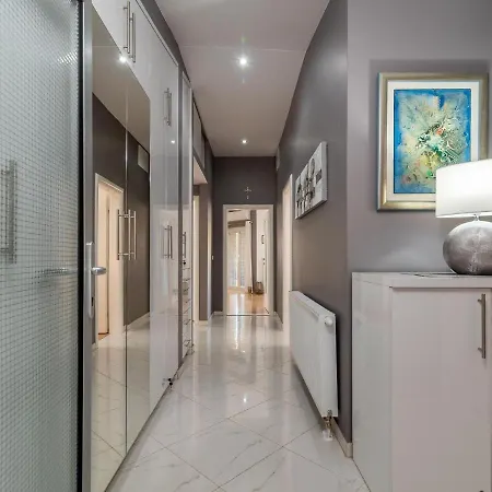 Spacious In A Quiet Area Trogir