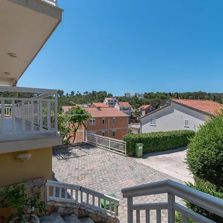 Spacious In A Quiet Area * Trogir
