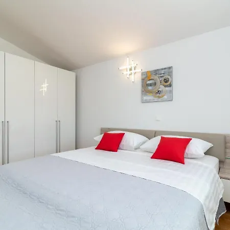Spacious In A Quiet Area *