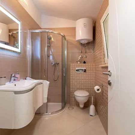 Spacious In A Quiet Area Trogir