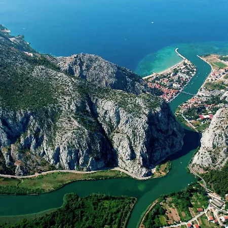 Spacious In A Quiet Area Trogir